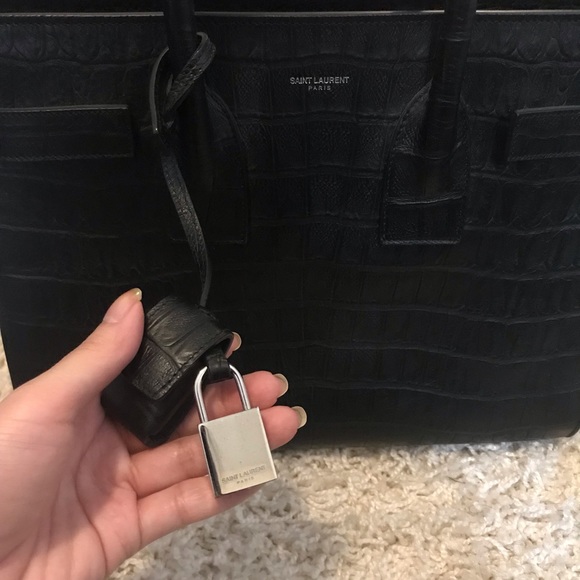 🎉🎉🎉 SOLD 🎉🎉🎉 Saint Laurent Sac de Jour - Picture 5 of 8